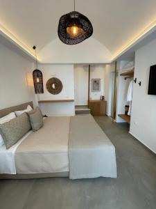 Ein Bett oder Betten in einem Zimmer der Unterkunft Galatia Villas