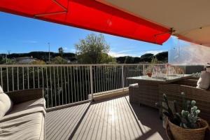 En balkong eller terrass på appt St Tropez ,magnifique T2, piscine ,terrasse, emplacement ideal ,front de mer,
