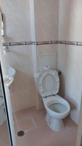 Koupelna v ubytování Krai Moreto Guest House