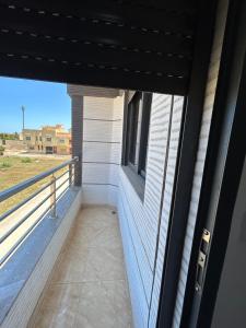 una vista desde el balcón de una casa en Appartement Relax Saidia, en Saidia 