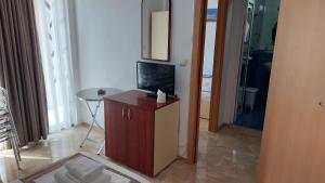 TV a/nebo společenská místnost v ubytování Krai Moreto Guest House