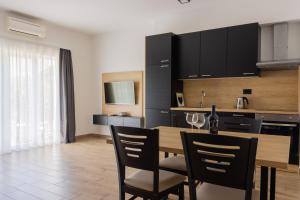 Kuchyňa alebo kuchynka v ubytovaní Apartments & rooms Stella Adriatica