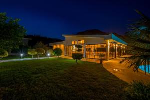 Bazén v ubytování Grand Gocek Hotel nebo v jeho okolí