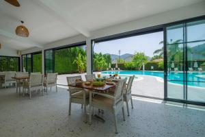 Bazén v ubytování Grand Gocek Hotel nebo v jeho okolí