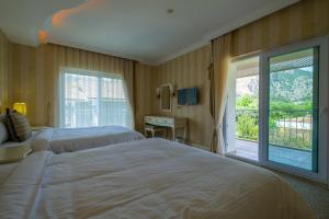 Postel nebo postele na pokoji v ubytování Grand Gocek Hotel