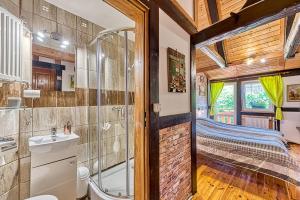 a bathroom with a shower and a sink at Głęboki Jar in Świeradów-Zdrój