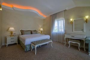 Postel nebo postele na pokoji v ubytování Grand Gocek Hotel