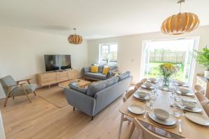 a living room with a table and a couch at The Bright House, St Eval - near Padstow, Mawgan Porth, Watergate, Bedruthan & Porthcothan in Saint Ervan