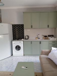 Virtuvė arba virtuvėlė apgyvendinimo įstaigoje Beldibi apartment / house / hotel