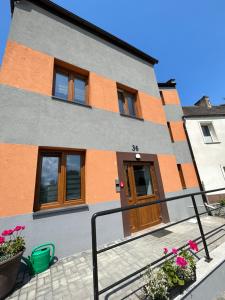 a house with the number on it at Apartamenty Kalisz Pomorski in Kalisz Pomorski