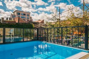 Bazén v ubytovaní Stay Swanky Hostel alebo v jeho blízkosti
