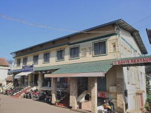budynek z tabliczką, która nie zawiera restauracji banków w obiekcie Hotel Hills Palace w mieście Utakamand