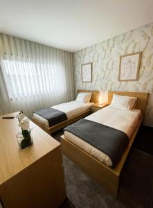 Ένα ή περισσότερα κρεβάτια σε δωμάτιο στο House 9 Guimarães +37 φωτογραφίες