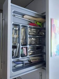 ルビャトボにあるdomek Lawendowy na wiejskiejの冷蔵庫(多くの調理器具付) +23枚の写真