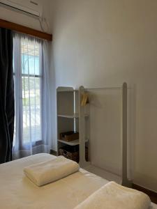 Postel nebo postele na pokoji v ubytování Sifnos Valley