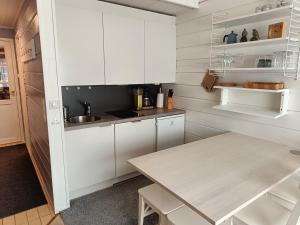 Virtuvė arba virtuvėlė apgyvendinimo įstaigoje Ylläs Nilimaja