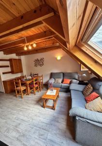 A seating area at Apartaments Arenys De Boi