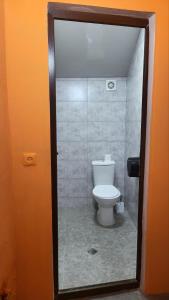 Um banheiro em Orbeliani Hostel