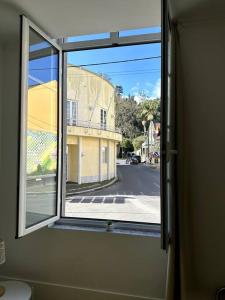 an open window with a view of a street at Apartamento das Fontes in Furnas