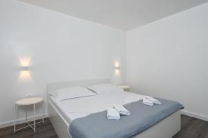 Postel nebo postele na pokoji v ubytování Apartments Marina