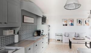 Kuchyňa alebo kuchynka v ubytovaní FORMA Apartament Supraśl