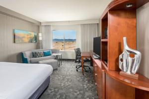 a hotel room with a bed and a desk at Courtyard Phoenix Chandler/Fashion Center in Chandler