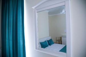 Letto o letti in una camera di Crown Hotel