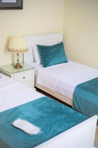 Letto o letti in una camera di Crown Hotel
