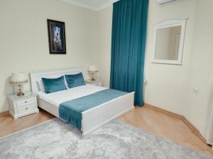 Letto o letti in una camera di Crown Hotel
