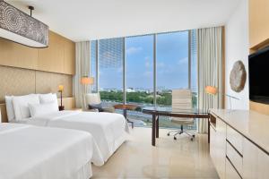 Postel nebo postele na pokoji v ubytování The Westin Gurgaon, New Delhi