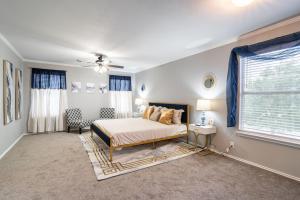 Ένα ή περισσότερα κρεβάτια σε δωμάτιο στο Spacious beautiful home near Kalahari Resorts (9min)