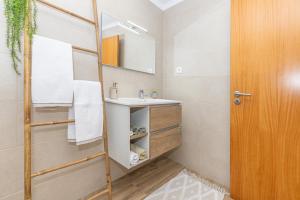 a bathroom with a sink and a shower at Ilha Natura in Santana