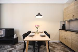 Kuchyňa alebo kuchynka v ubytovaní Apartament 110 w centrum Gdyni ProstyWynajem