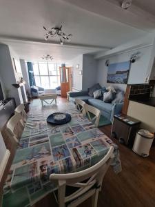 Posezení v ubytování Beach Retreat Village Centre Location