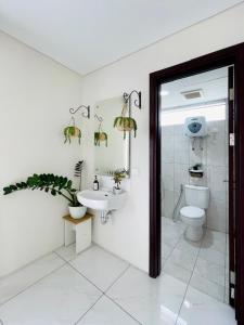 Bathroom sa Larisa Homestay Syariah 2