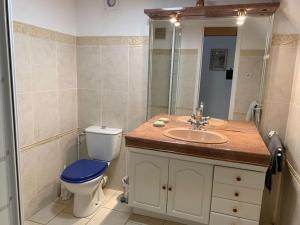 Ένα μπάνιο στο Jolie maison en plein pays vert. +21 φωτογραφίες