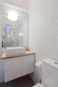 Koupelna v ubytování Aroma Accommodations