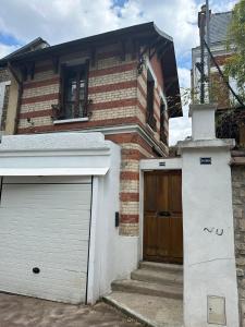 Budynek, w którym mieści się apartament