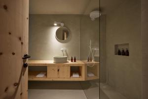 A bathroom at Odles Lodge Még 34 kép