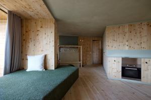 A bed or beds in a room at Odles Lodge