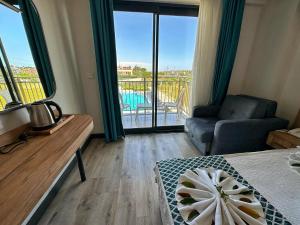 Afbeelding uit fotogalerij van KAYA GARDEN SİDE pansiyon in Side +18 foto's