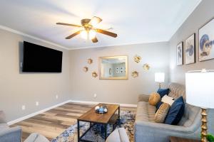 Μια τηλεόραση ή/και κέντρο ψυχαγωγίας στο Spacious beautiful home near Kalahari Resorts (9min)