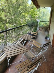 a patio with chairs and tables on a balcony at Magnifique Appartement en ville in Aix-en-Provence
