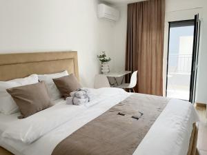 Un pat sau paturi într-o cameră la Lana apartmani