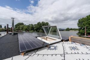 Fotografie z fotogalerie ubytování Hausboot AHOI hochwertiges Hausboote mit großer Terrasse und Kamin v Hamburku + 12 fotografií