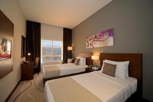 Postel nebo postele na pokoji v ubytování Action Hotel Ras Al Khaimah + 37 fotografií