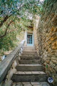 a stairway leading up to a building with a window at ☆MAISON PROVENCALE☆3chambres☆Idéal famille in Saint-Marcel-de-Carreiret