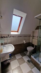 Kúpeľňa v ubytovaní Napsugár Apartmanház