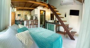 a bedroom with a bed with blue and white sheets at Flat Morro de São Paulo e Casa Blanca in Morro de São Paulo