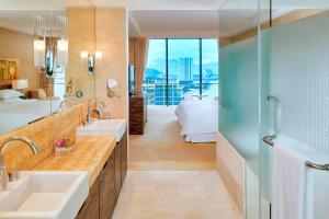 Koupelna v ubytování Sheraton Nha Trang Hotel & Spa